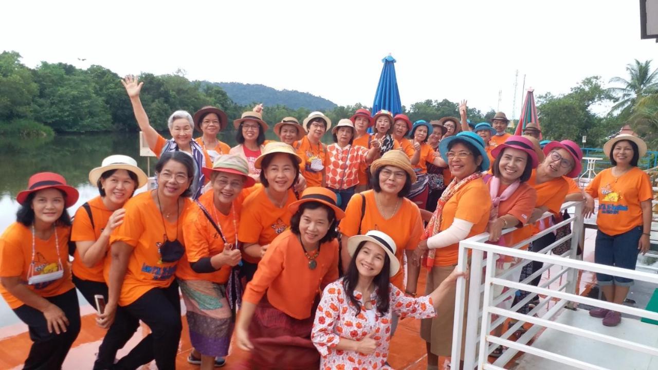 Khum Thong Resort Takuapa ภายนอก รูปภาพ